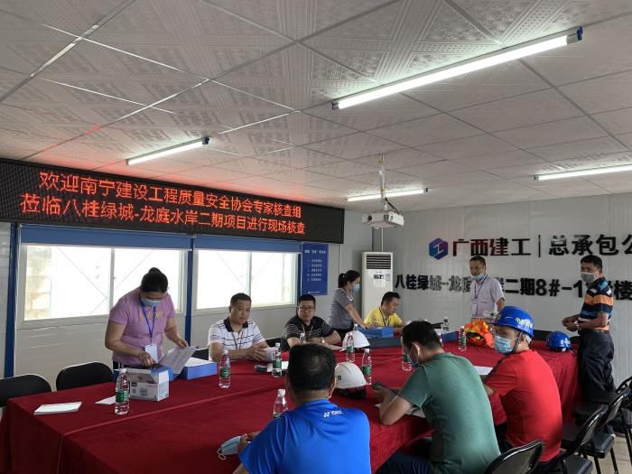 7.1資料核查現(xiàn)場(chǎng)。周林哲 攝700.jpg