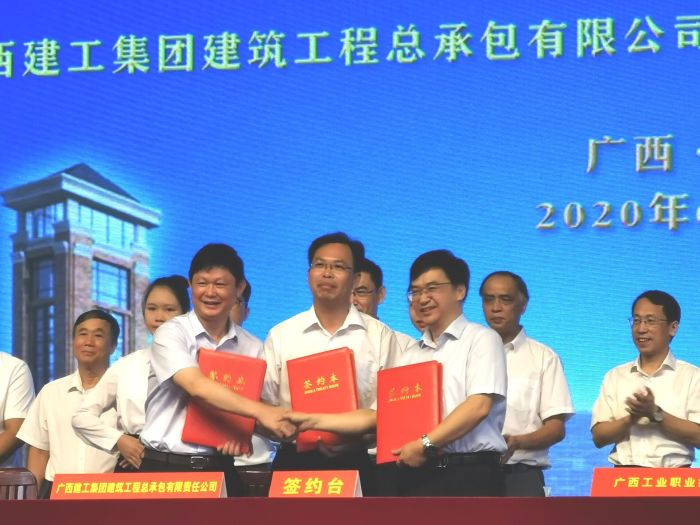 簽約現(xiàn)場。 王瑾貞 攝.jpg