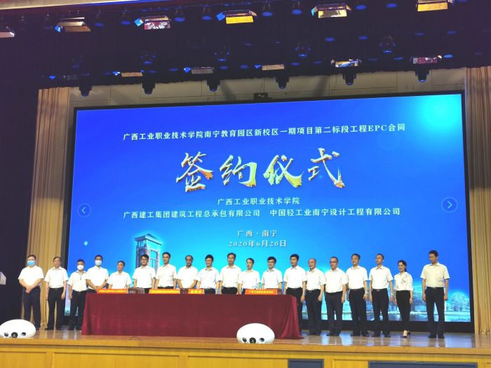 簽約合影。 王瑾貞 攝.jpg