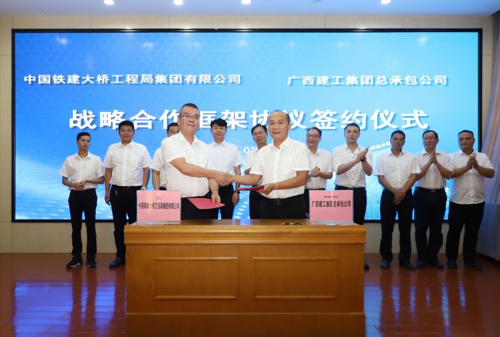 4雙方簽約。李立云 攝.jpg
