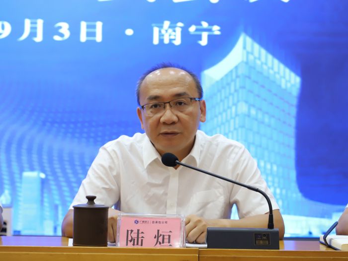 陸烜主持。李立云 攝.jpg
