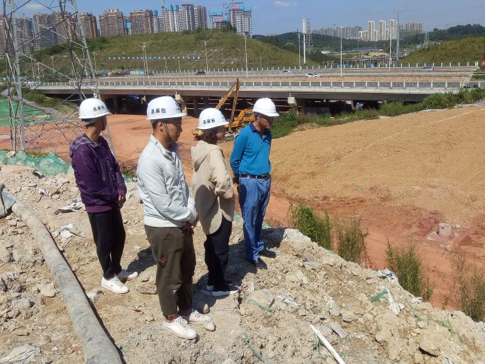 66檢查現(xiàn)場。許鳳飛 攝.jpg