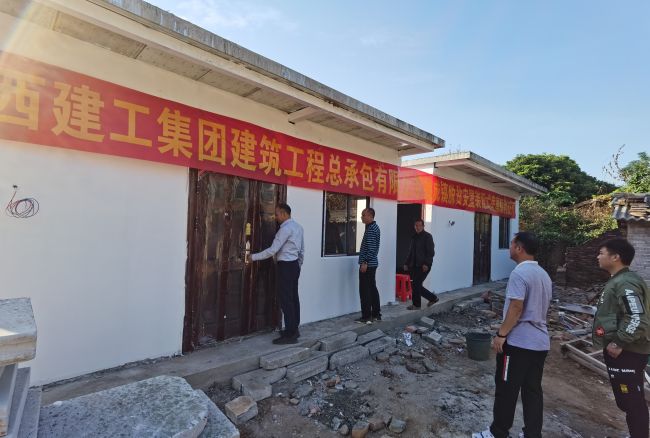 調(diào)研組考察現(xiàn)場(chǎng)1。林磊 攝.jpg