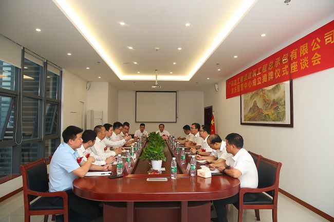 座談會(huì)現(xiàn)場。楊桂峰 攝（修圖）.jpg