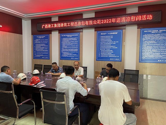 （修圖）座談會(huì)現(xiàn)場(chǎng)。容芝雅 攝.jpg