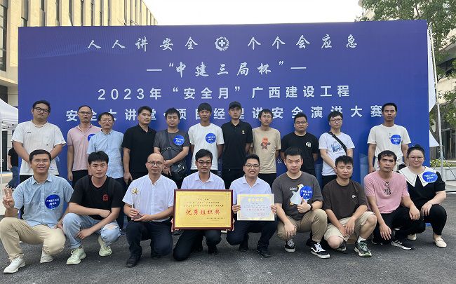參賽選手及啦啦隊(duì)合影。黃琛晗 攝（修圖）.jpg